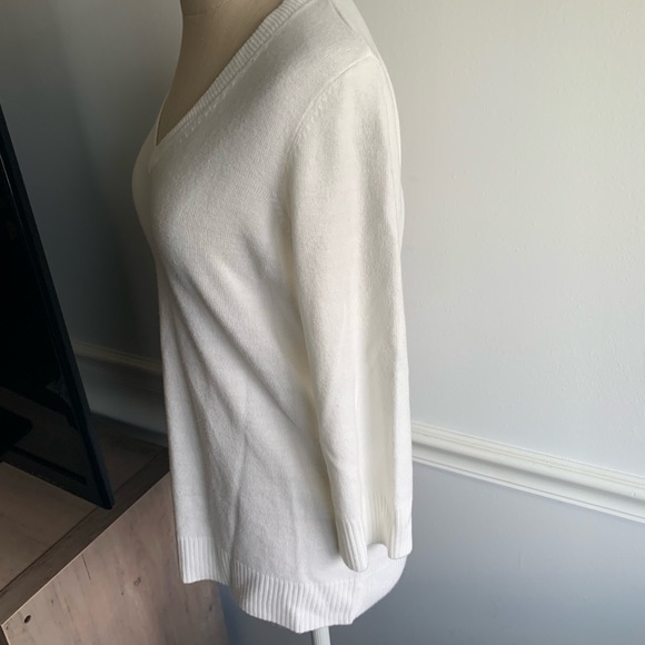 Debbie Morgan White V Neck Sweater Medium - Picture 3 of 5